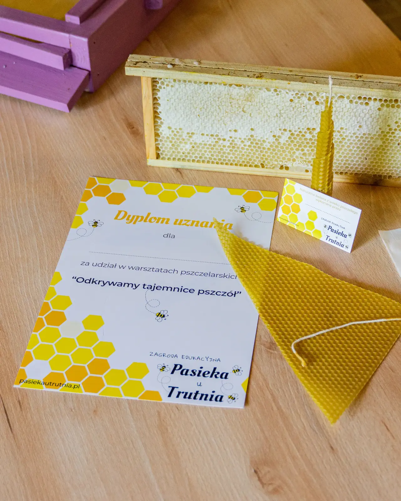 Uczestnicy wizyty edukacyjnej w strojach ochronnych