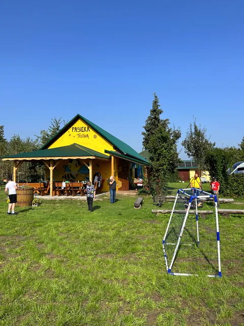 Strefa wypoczynku z boiskiem do piłki